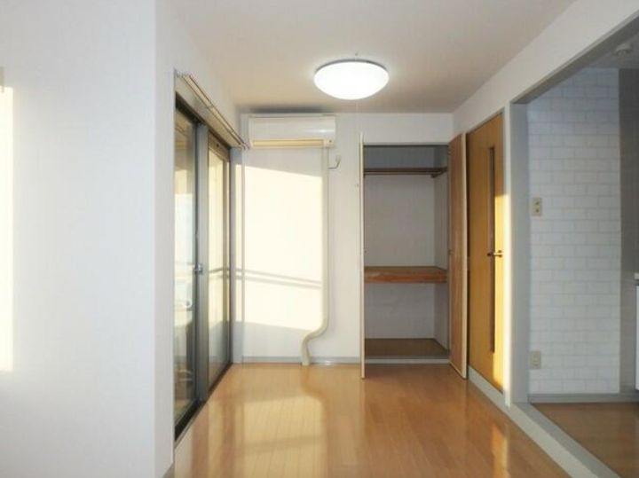 東京都狛江市元和泉2(マンション)の賃貸物件の居間