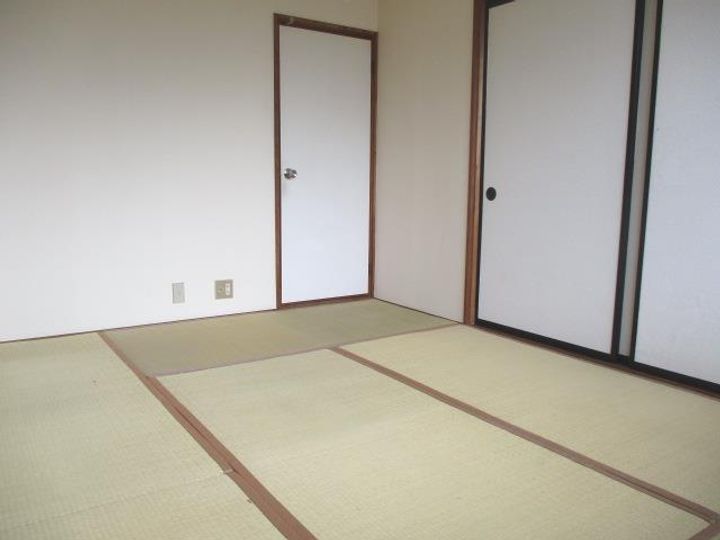 西津田ハイツB棟の居間