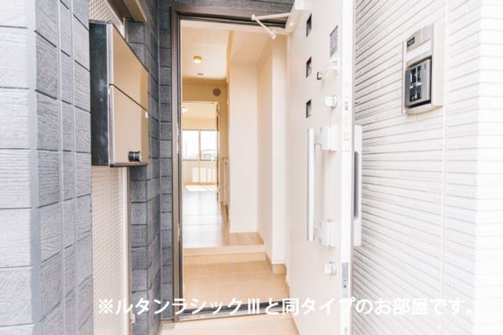 上安3丁目アパート(027642601)の玄関