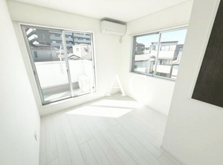 ラグゼスイート川口新井宿の居間