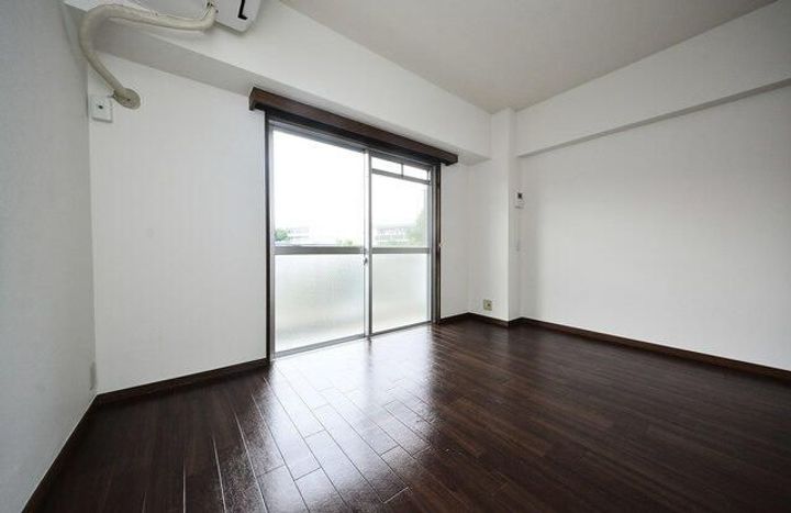 第12明智ビルの居間