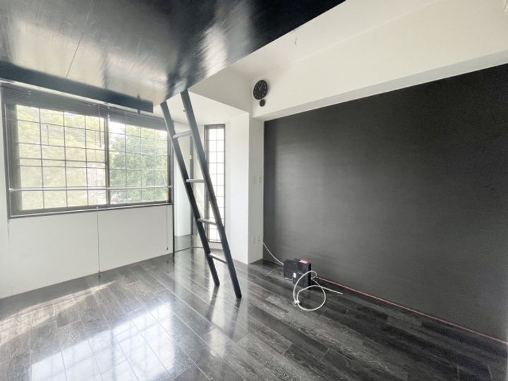 シャルマン請地の居間