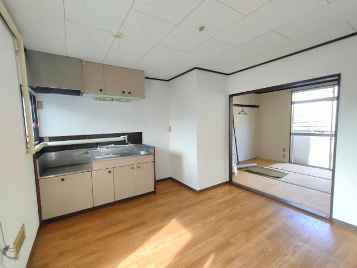 プレジュール生実の居間