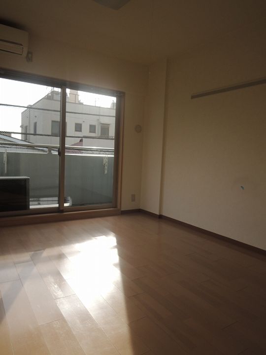 神奈川県川崎市川崎区境町(マンション)の賃貸物件の居間