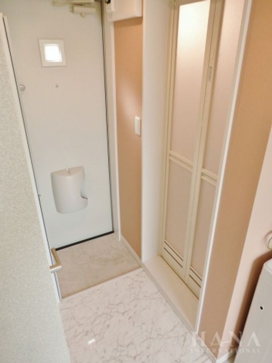 ユナイト川崎シャルルドゴールの玄関