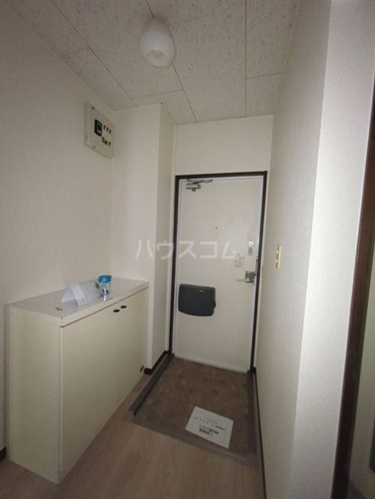レジデンス草薙Aの玄関