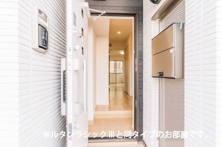 上安3丁目アパート(027642601)の玄関