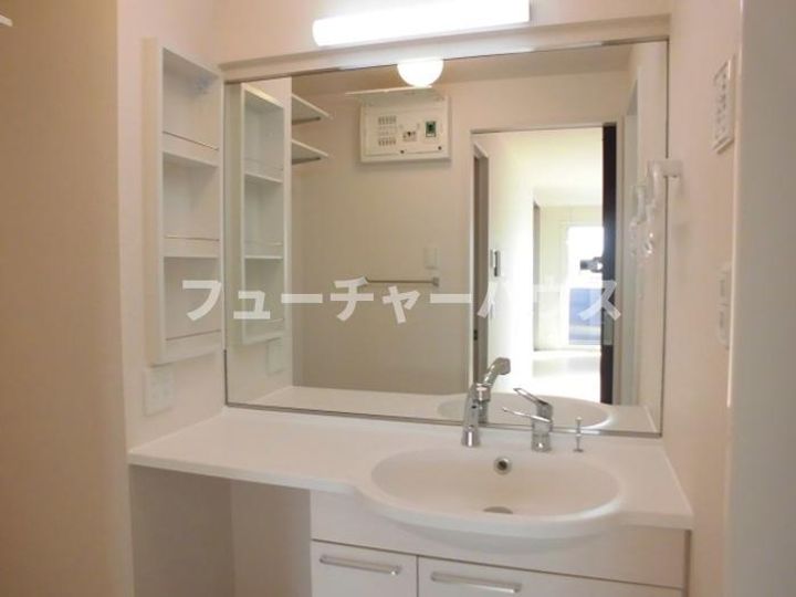 パークドオートム Aの内装