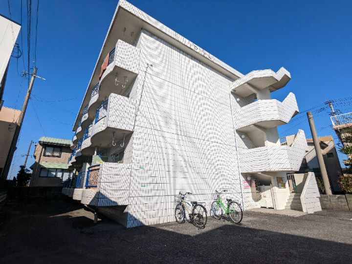 フロンティアマンション八代の外観