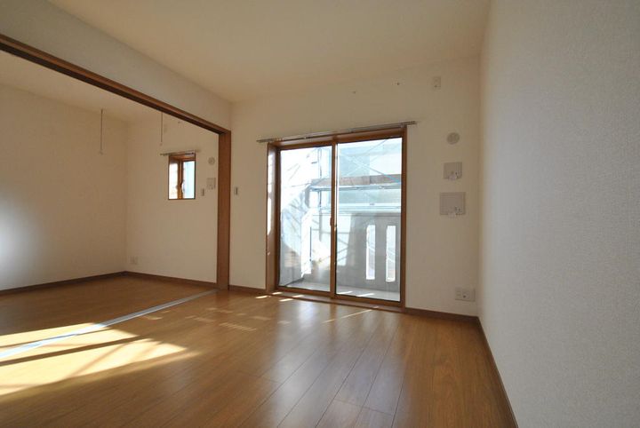 グランメゾン・旭の居間