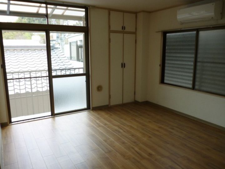 吉川ビルの居間