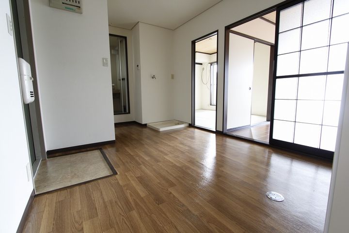 広島県広島市西区井口台2の賃貸マンションの居間