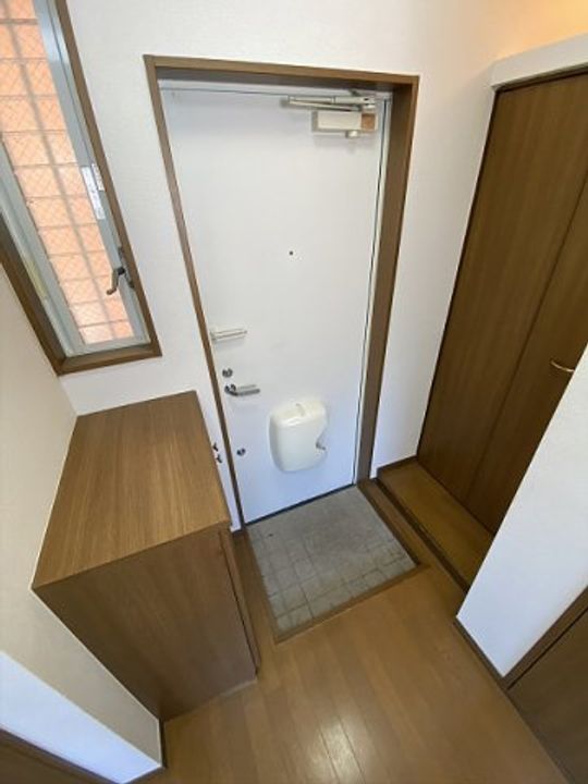 クレール三鷹台の玄関