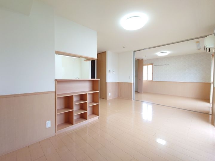 広島県福山市千田町大字千田(アパート)の賃貸物件の居間