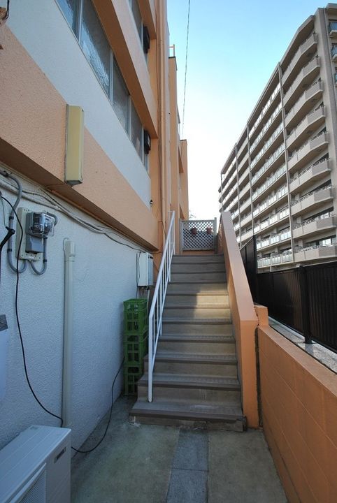 赤津マンションの地図