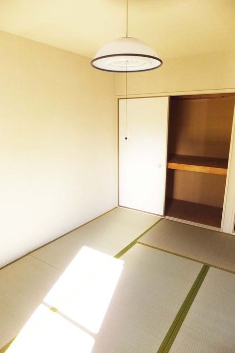 メゾンムラヤマ Aの居間