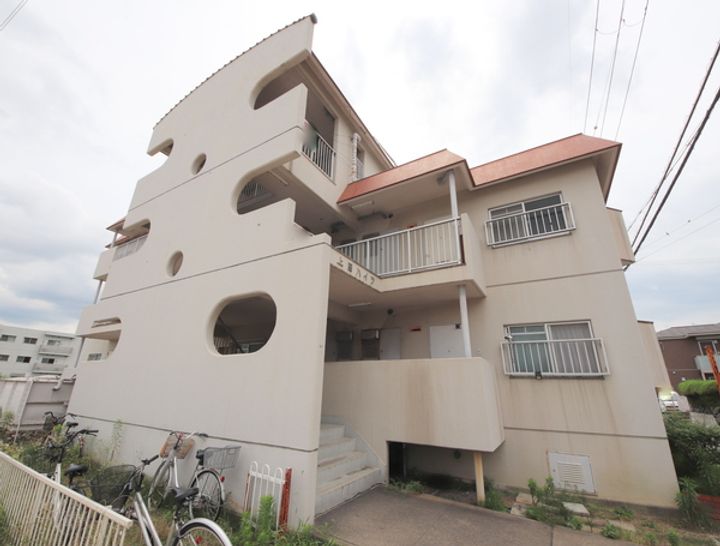 上田ハイツの外観