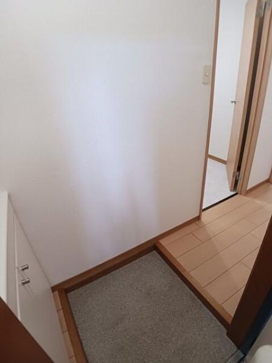 プラドールみるしまB棟の玄関