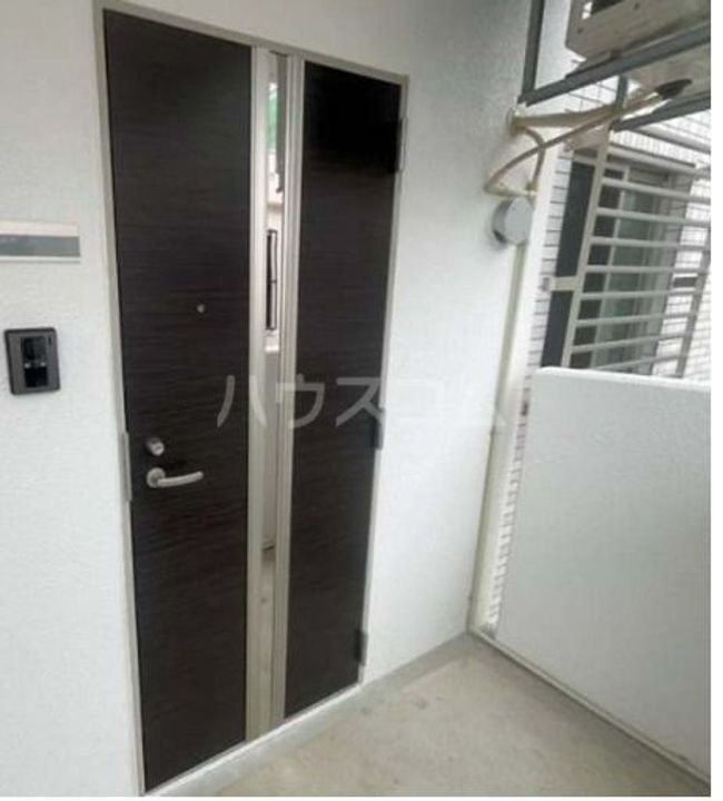 メゾンSAKURAの玄関