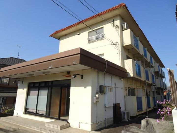 グリーンマンション赤尾の外観