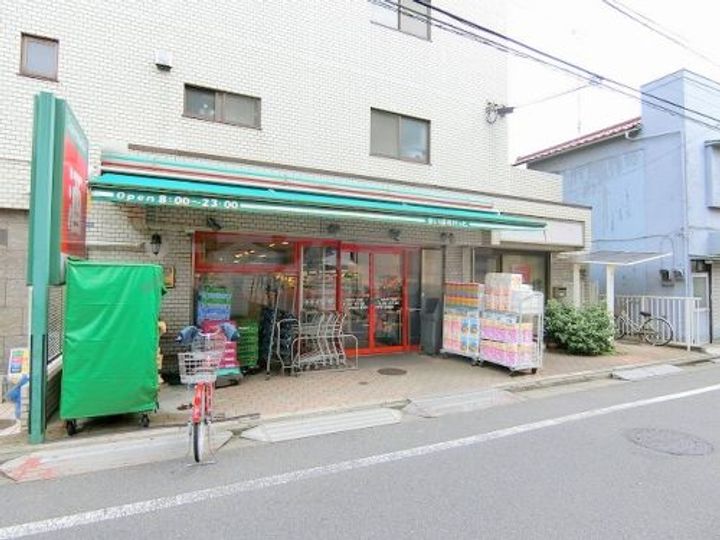 ジェイ・スリーハイツの周辺