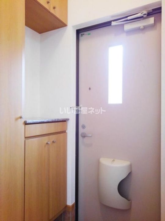 スカット・ワン Bの玄関