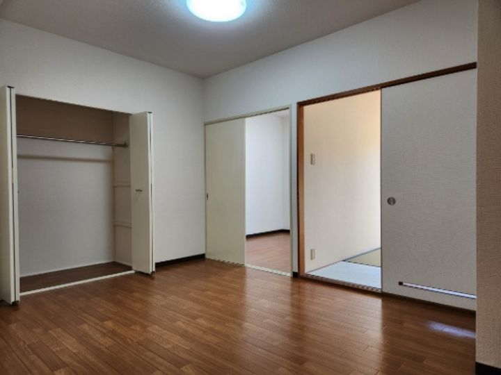 ホワイトプラザ西堀の居間