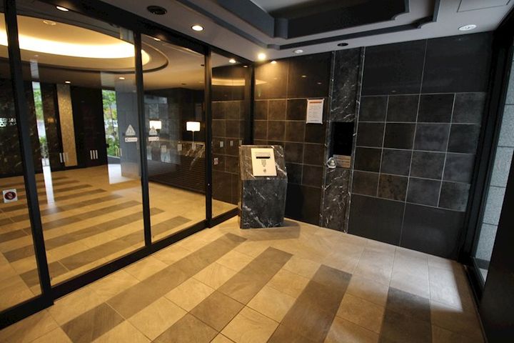 プレサンス丸の内アデルの地図