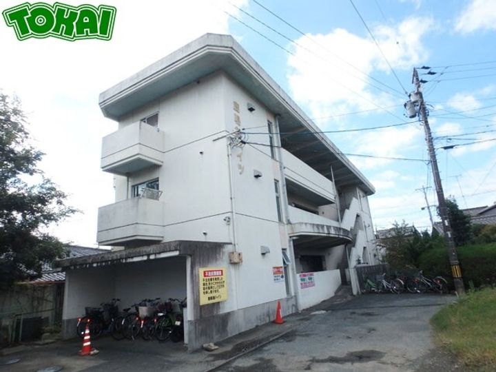 鹿鳴館ハイツの外観