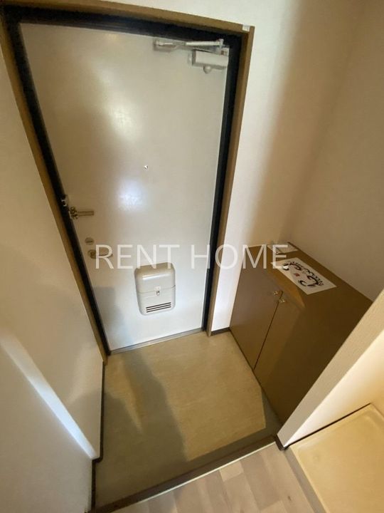 キャッスル山村B棟の玄関