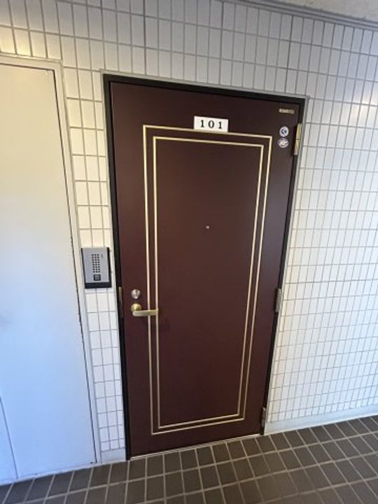 フラットA市川第一の玄関