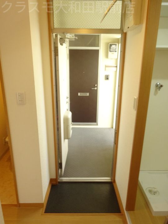 KファミールメゾンB棟の玄関