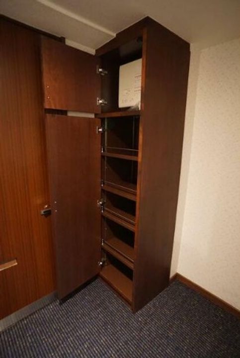 コープ・オリンピアの玄関