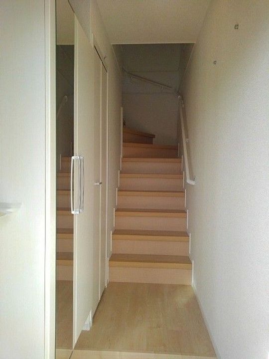 トー・アルブル Bの玄関