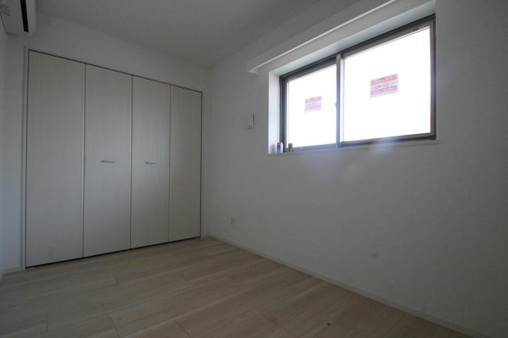 ハイネス川崎の居間