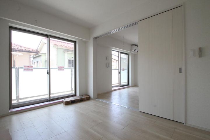 ハイネス川崎の居間