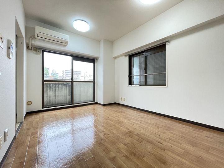 アセントマウンテン容湖の居間