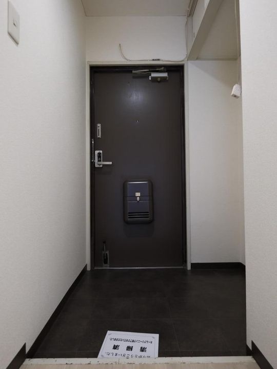 南野マンションの玄関
