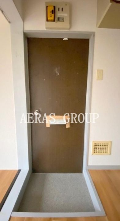 ハイツ児林の玄関