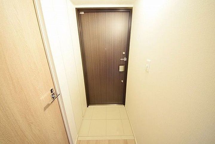 グランハイツ曙橋の玄関
