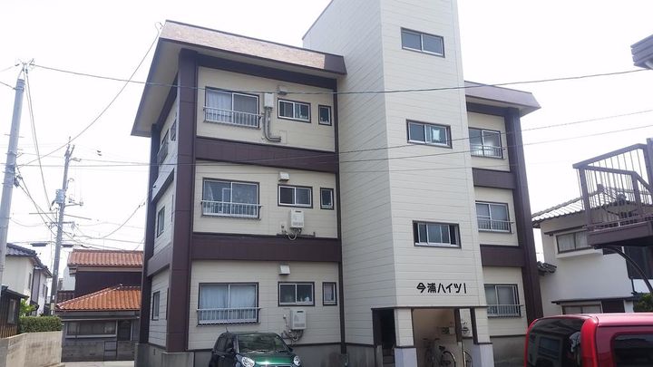 今浦ハイツIの外観