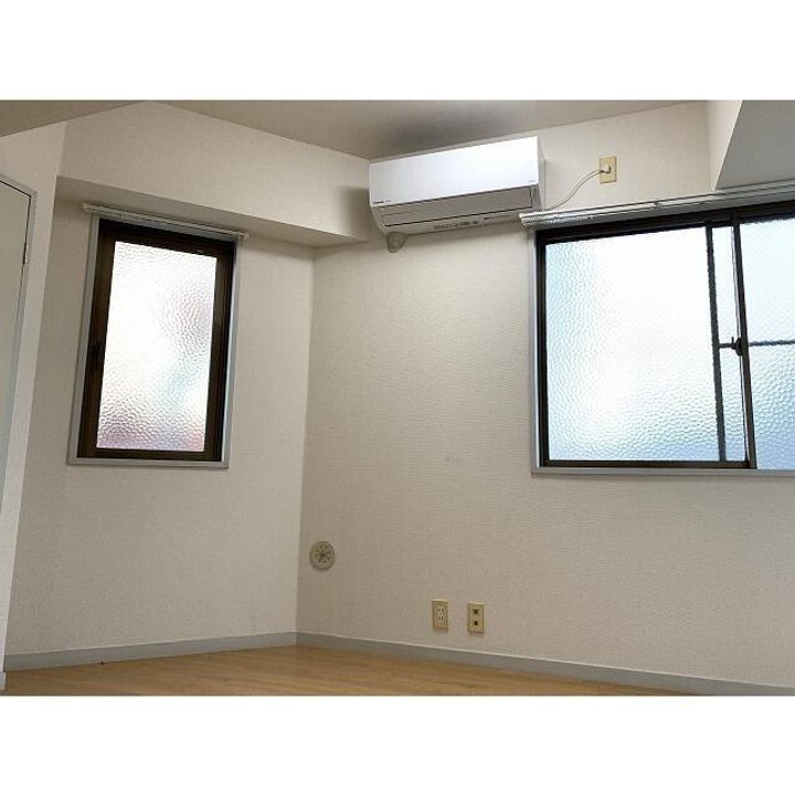 共立リライアンス上野町Iの居間