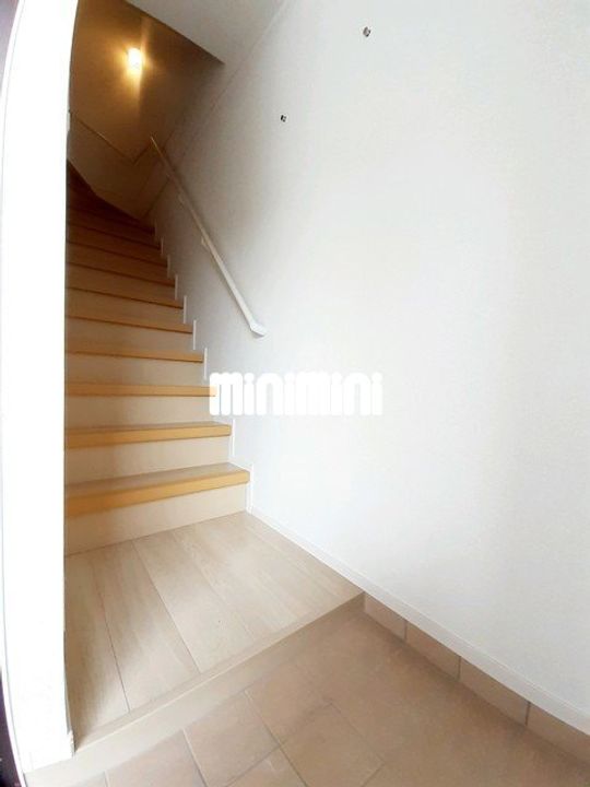 エール・ヌーボーの玄関