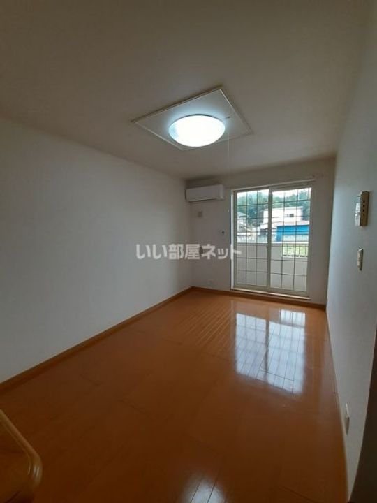 群馬県高崎市中里見町(アパート)の賃貸物件の居間