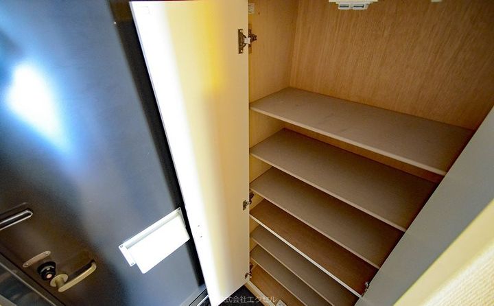 東京都東大和市向原6(マンション)の賃貸物件の玄関