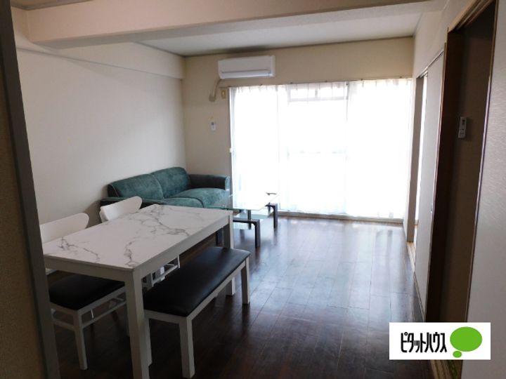 グリーンウッド金武の居間