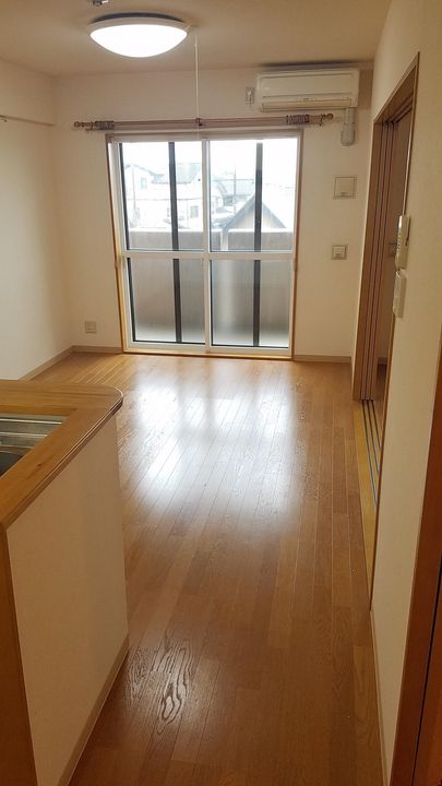 新潟県新潟市中央区美咲町1(マンション)の賃貸物件の居間