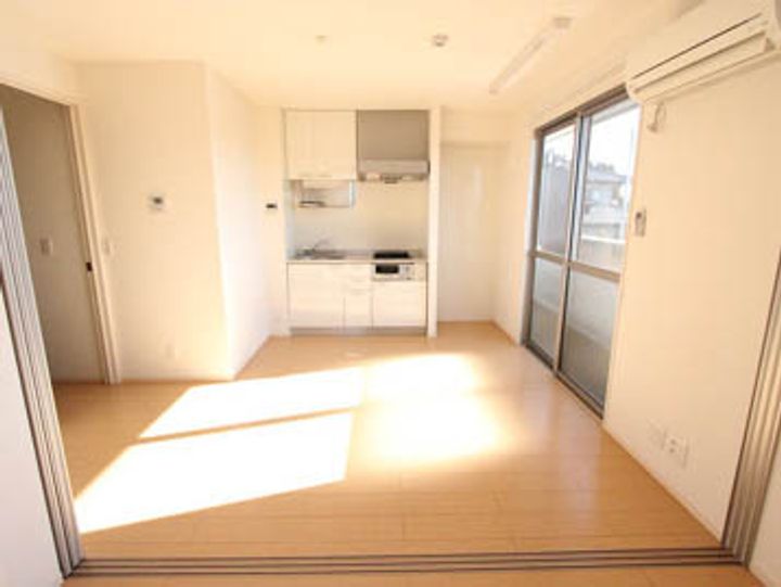 プロムナード IIの居間