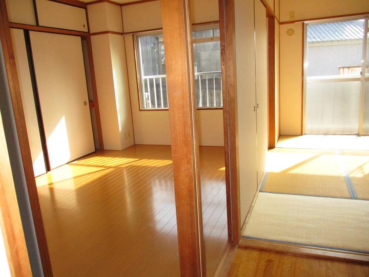タテハタハイツの居間