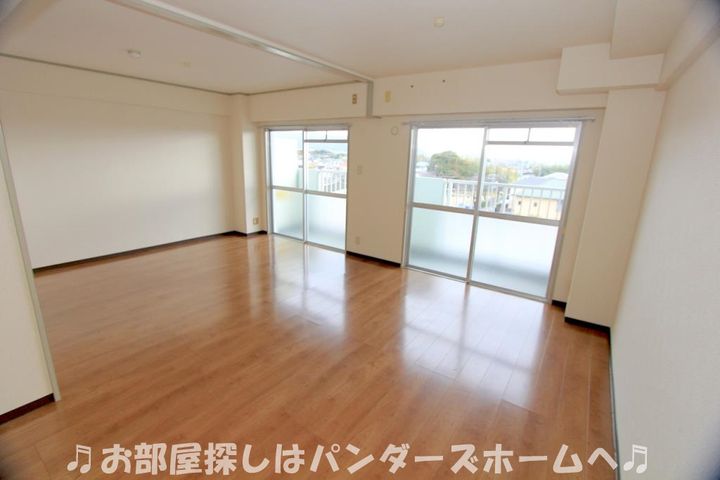 ハイツ昴2番館の居間